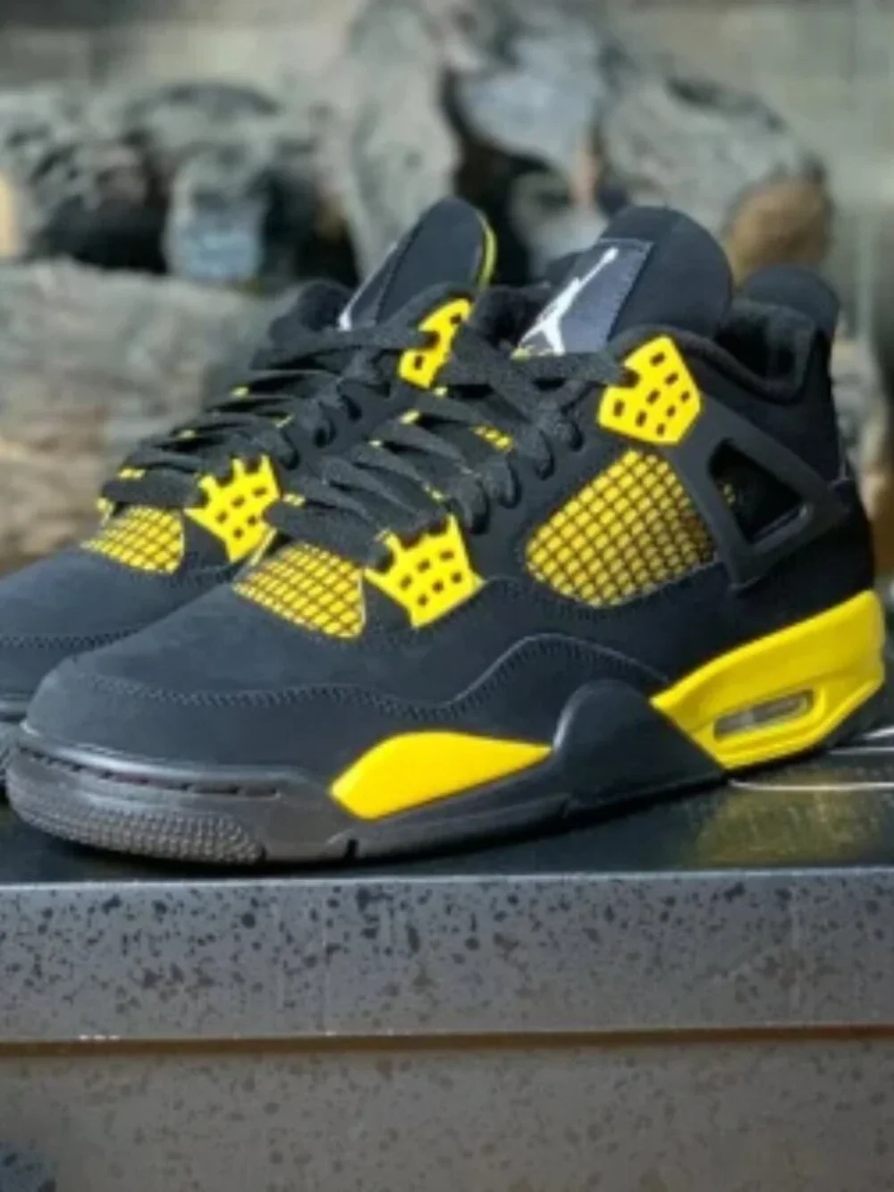 Air Jordan 4 Retro “Thunder” 2023 Athletic Basketball Sneakers